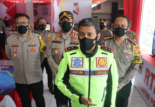 pasca-hari-raya-idul-fitri-1442-h-kapolda-jabar-cek-kesiapan-personel-di-pos-pam-penyekatan-operasi-ketupat-lodaya-2021-di-limbangan-ihw