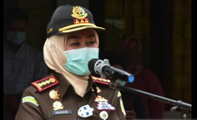 Kepala Kejaksaan Negeri Karawang Rohayatie.