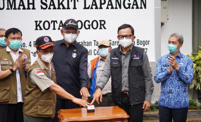 Wali Kota Bogor Bima Arya pada saat meresmikan operasional Rumah Sakit Lapangan Kota Bogor, di GOR Pajajaran, Kota Bogor,